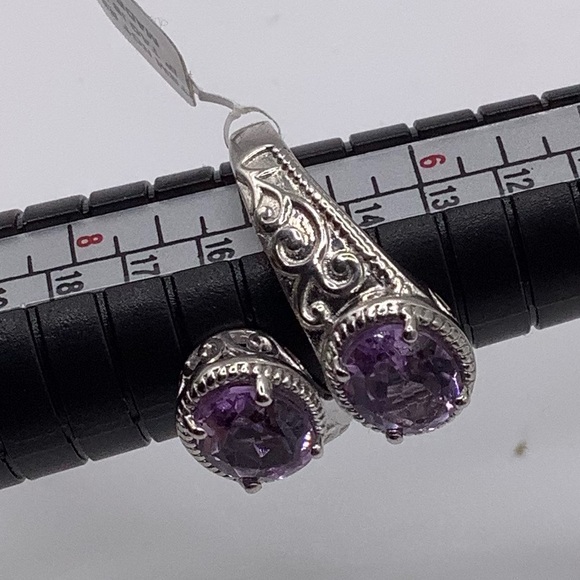 Beautiful Amethyst Ring - Picture 3 of 4